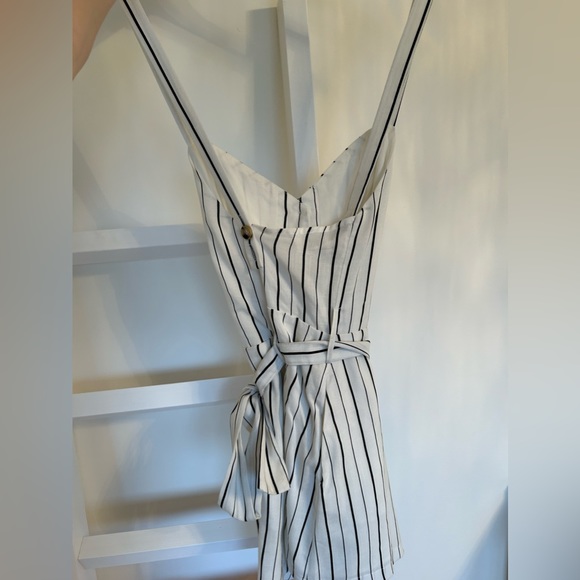 Black and white striped romper. Size large - Picture 3 of 4